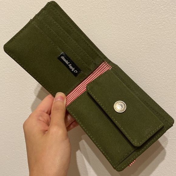 Hershel Supply Camo Canvas Wallet - Picture 3 of 6